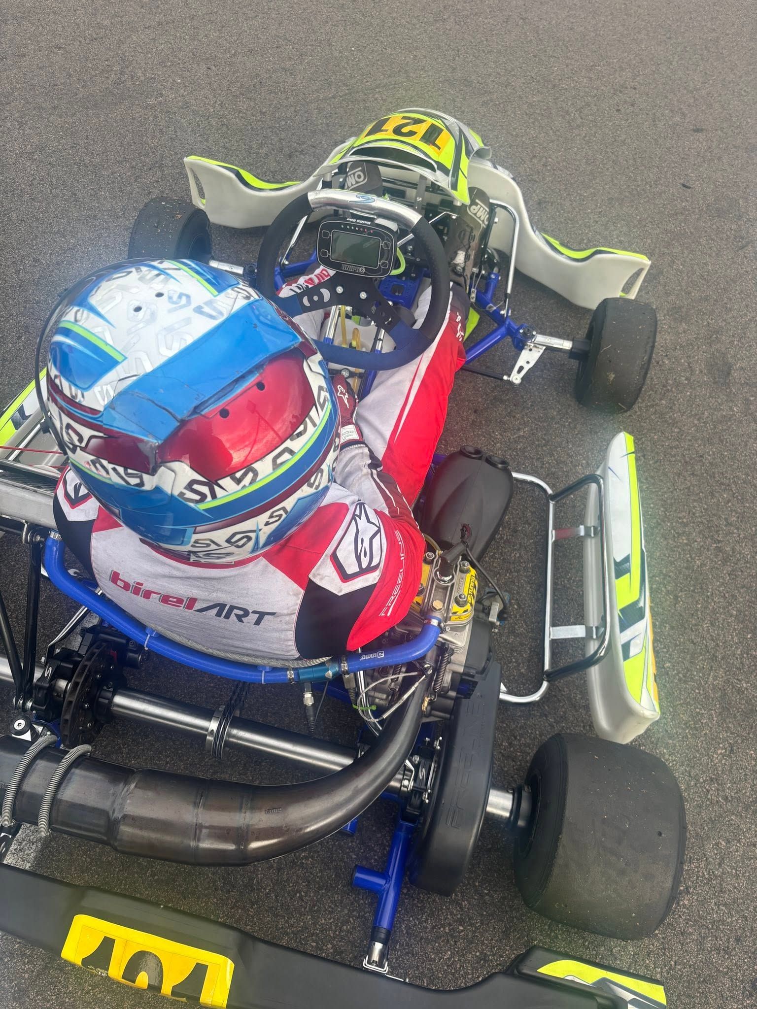 Driver in a KZ gearbox kart, seen from above